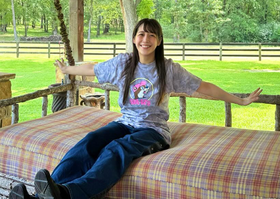 上原わかな、“テキサスの牧場体験”にファン歓喜！ハンモック＆牛とのふれあいが「可愛すぎる」と話題