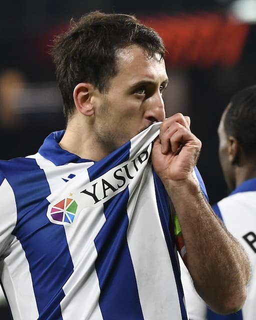 久保建英所属のレアル・ソシエダの写真も！UELがプレーオフチームの写真を公開！