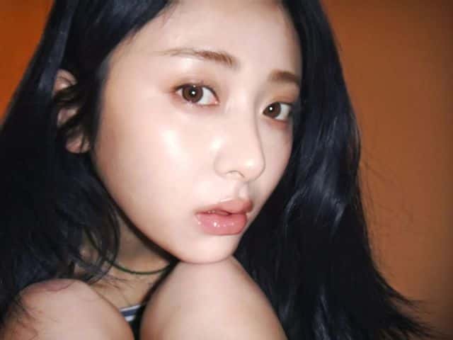 大胆イメチェン！人気アイドルが可愛すぎる青髪姿ドアップショットを披露