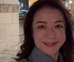 「美しすぎる…！」横山めぐみ、六本木のバーで優雅な自撮り動画を公開