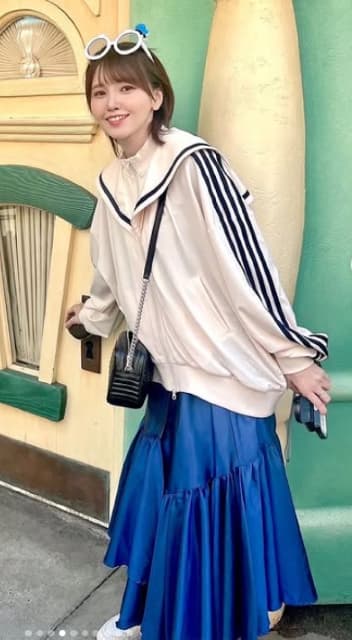 ドナルドコーデでディズニーへ！声優・鬼頭明里の最新ショットが「めっちゃ楽しそう」と話題に！