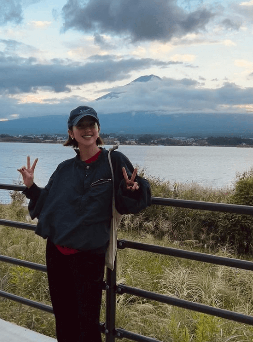 中村アン、富士山をバックに美麗ショット披露！スポーティーコーデに見惚れるファン続出