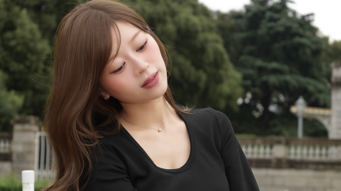 石﨑日梨、秋の装いで魅せるエレガントショット　「大人っぽくて綺麗」「ブラックコーデが似合う」と反響