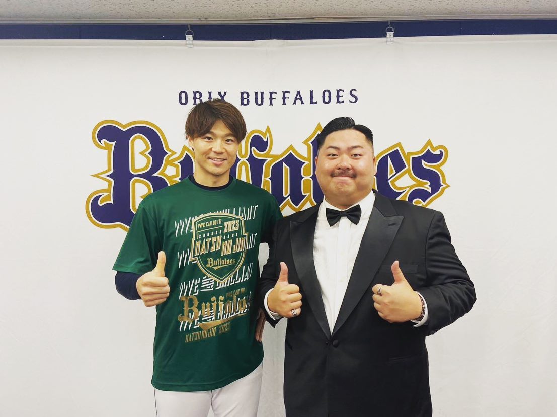 8連勝中のオリックス山﨑福也がBigfumiとのツーショットを公開📸