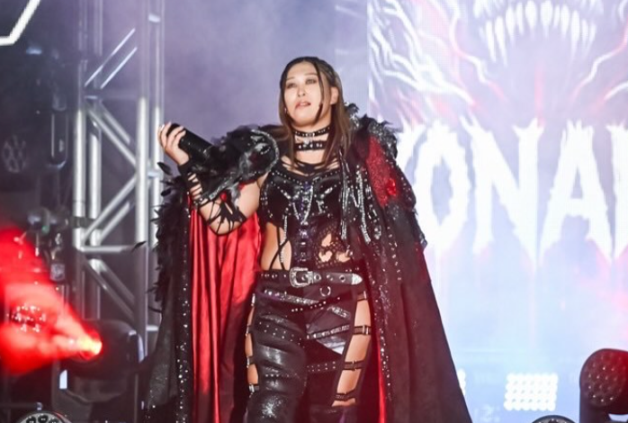 熱気爆発！小波が「5StarGP 2025」開幕戦で圧巻の登場、漆黒の戦闘スタイルが話題に