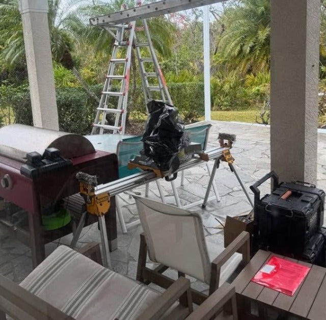 「もう来ないでよ、ハリケーン」上原浩治が壊れたラナイを修理してもらう！