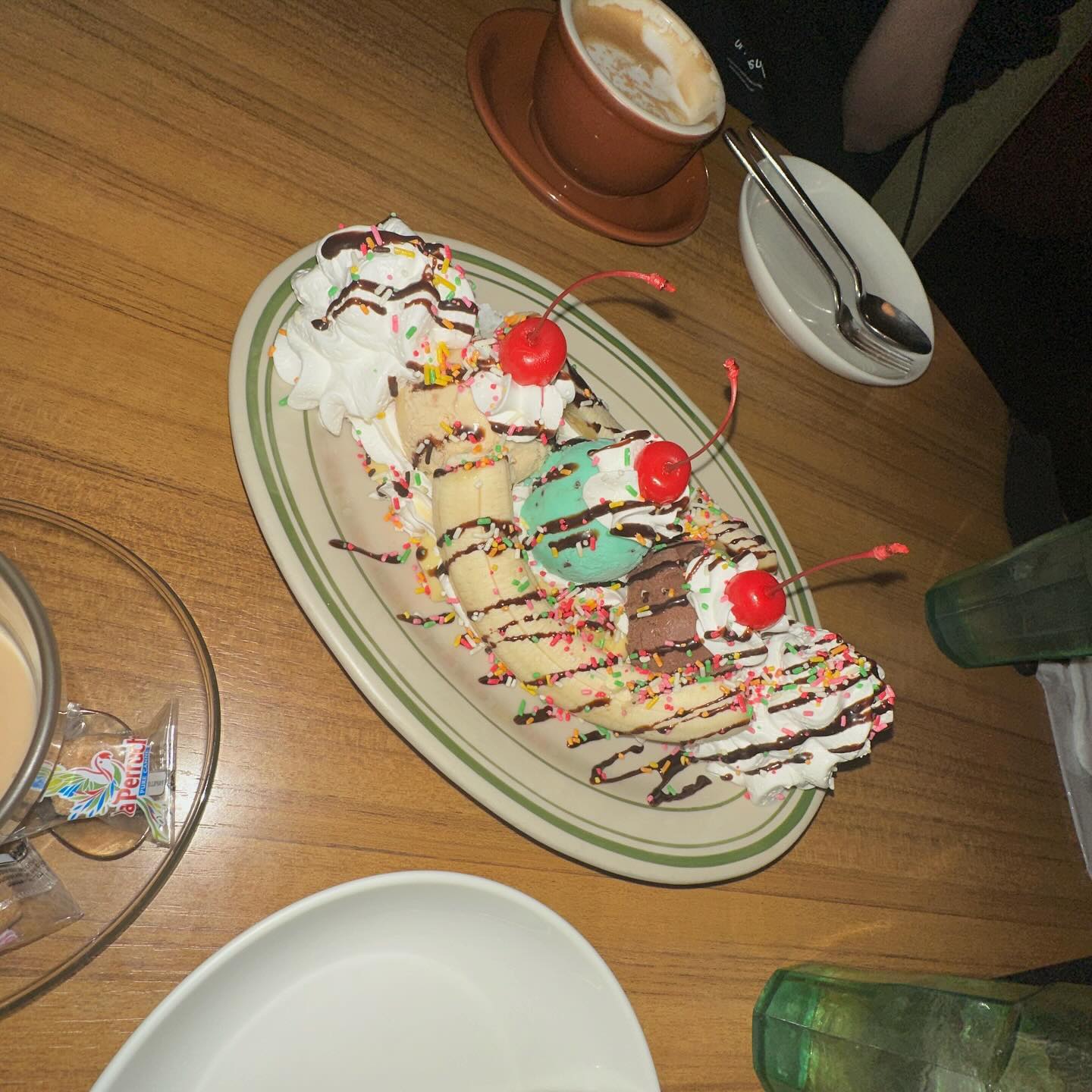 「バナナとクリーム好きには最高🍌🤍」秋元真夏、大好きなスイーツを満喫