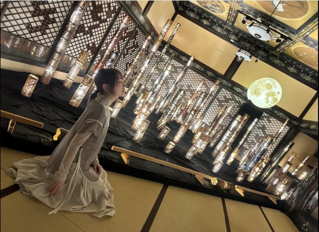 声優・鬼頭明里　雅叙園を満喫、神秘的な雰囲気の美麗ショットを公開！