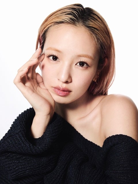 横田真悠が「ディオール新作で魅せた透明感」、ラベンダーの艶と視線で語る「“仕上がる前”の美しさ」