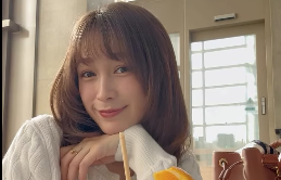 藤井サチ、オレンジジュースを飲むだけで「綺麗で可愛い」と話題に！