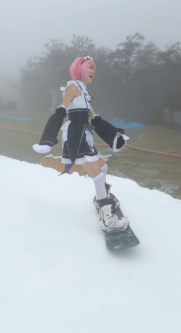 ネット大反響！”Re:ゼロコスプレ”美女スノーボーダーお姉さんが、ラム＆レムコスのライディングムービーを公開「渡久地咲紀」