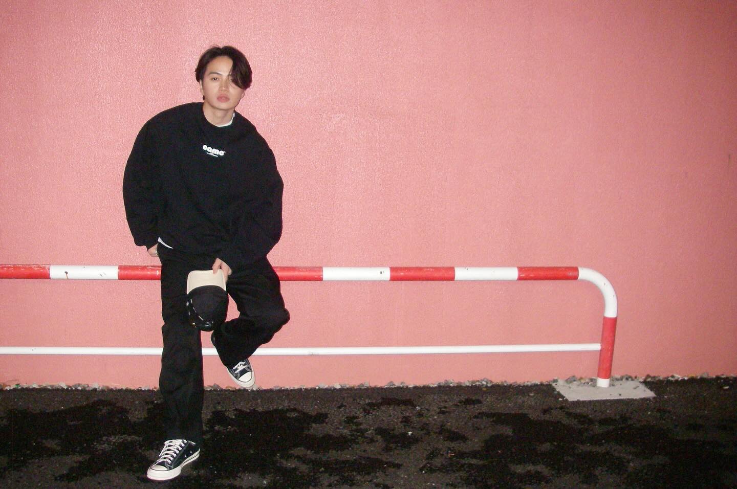 菊池風磨がフラミンゴを彷彿させる🦩「いつでもどこでも様になる」と話題に👀✨