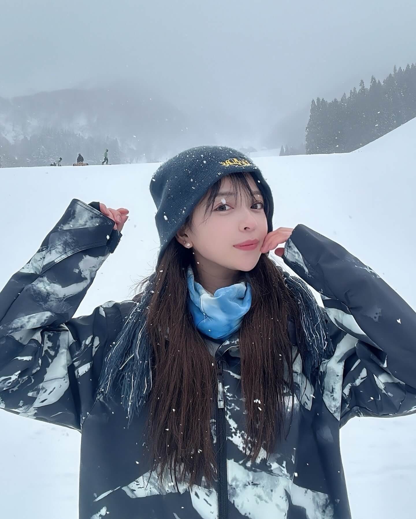 人気女性YouTuberの”スノボ”ショットが可愛すぎると話題！