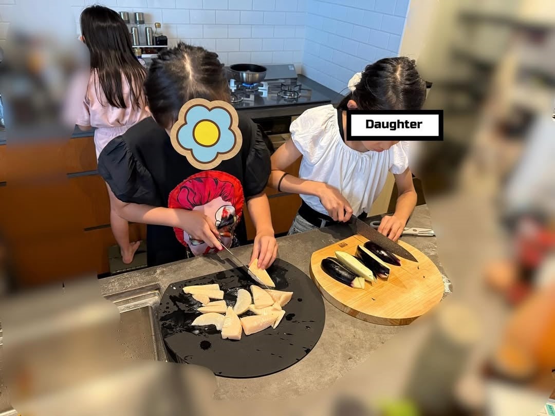 笑顔あふれる台所、藤本美貴が姪っ子と過ごす夏休みのひととき！