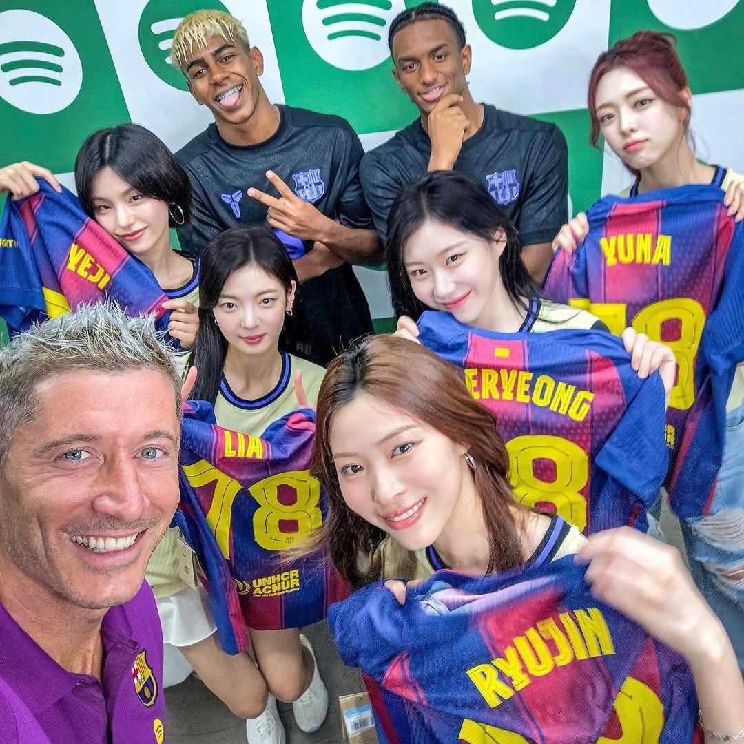 バルサのスター選手が韓国アイドルを前にデレデレ！ヤマルも甘い笑顔で集合ショットに参加
