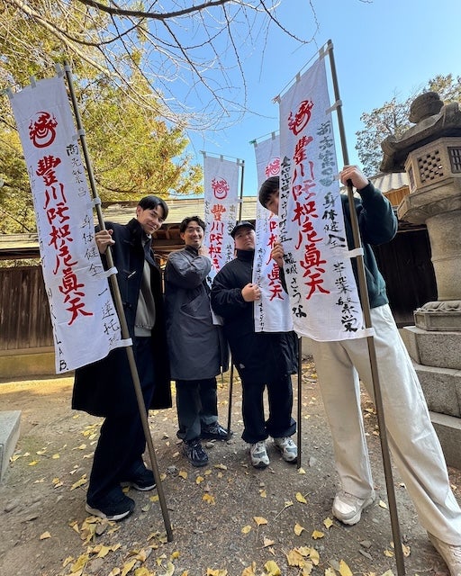 「来年もまたこの場所で！！！」大人気YouTuberら幼馴染の豪華4Sが話題に