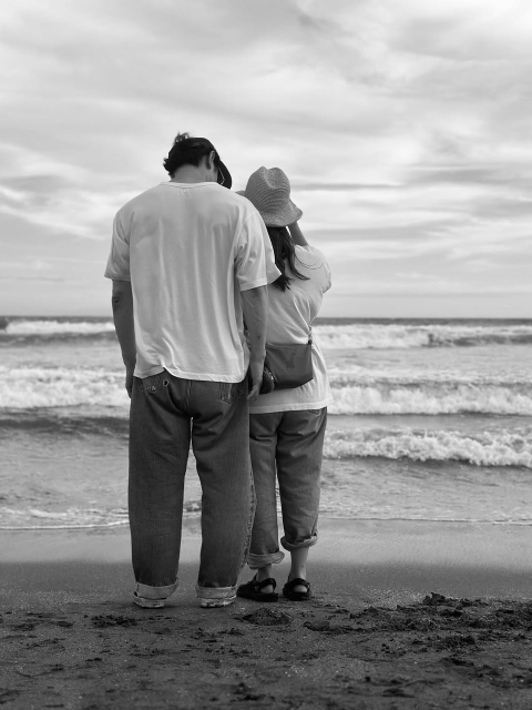 「私のオトコと海ショット」あの元モー娘。美魔女タレント、ファンも妬いちゃう!?ラブラブ夫婦ツーショットが話題に！