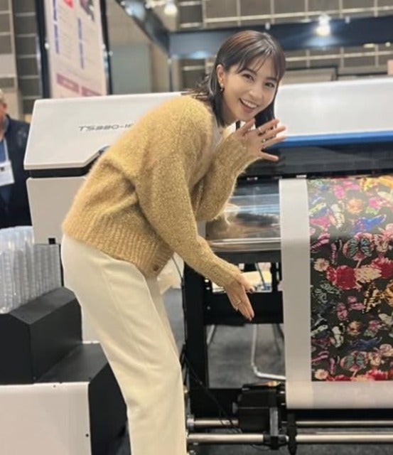 「教えて！壁紙のこと。」安田美沙子がロケで壁紙を取材！