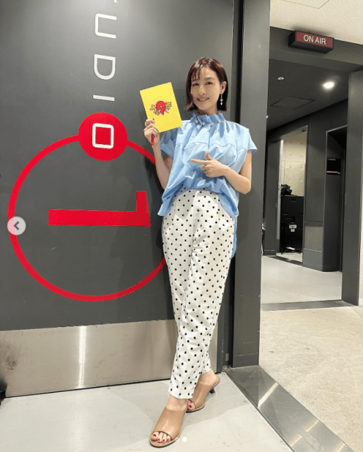 新井恵理那「スラリパンツスタイル」が可愛いと話題！