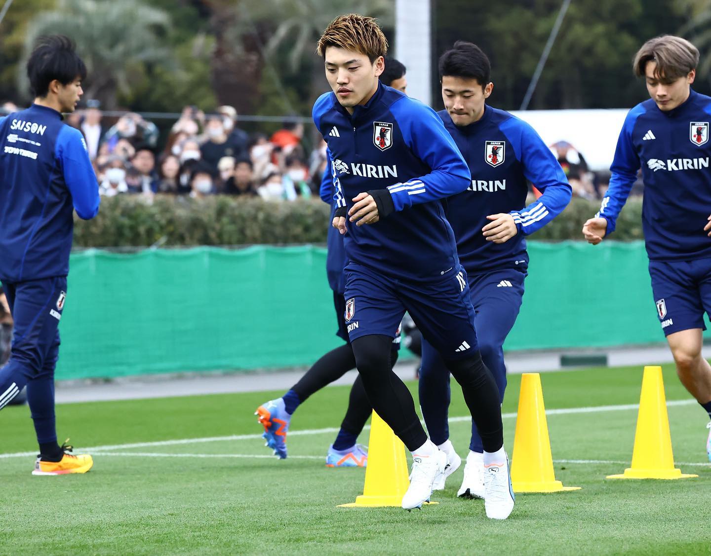 サッカー日本代表⚽️の新リーダー候補堂安律、新体制初陣🇯🇵に向けた代表活動開始を報告