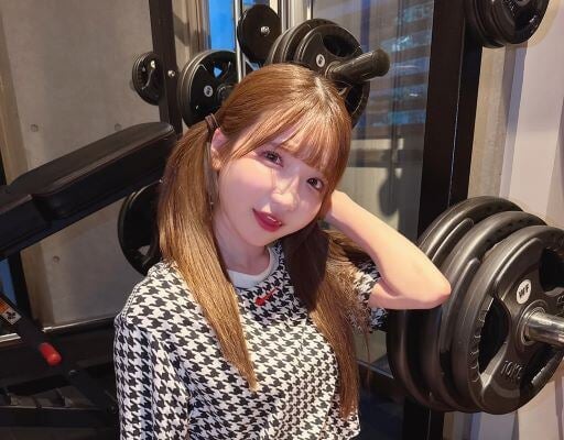 もえあず、ジムでしっかりトレーニング。「いっぱい動いたからいっぱい食べるね」宣言！！