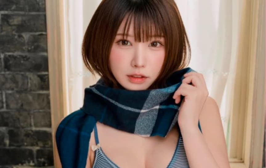 『めくるのが勿体無い！』　えなこ　カレンダーの表紙を公開！！