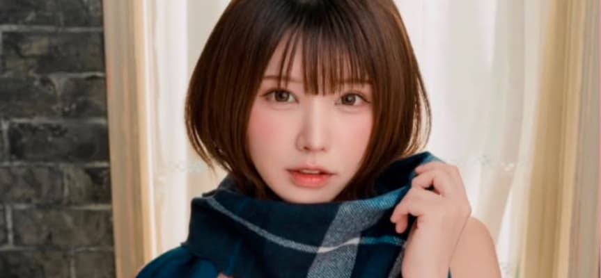 『めくるのが勿体無い！』　えなこ　カレンダーの表紙を公開！！