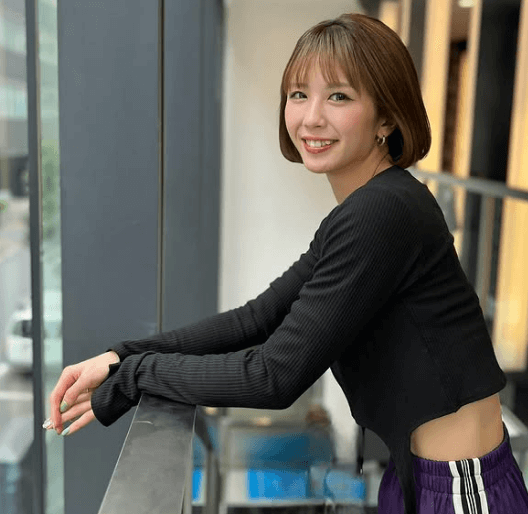 「格闘技もこなす、しかも可愛い、天才や」元K1ファイター美女、美容師モードの麗しショットにファンときめき状態