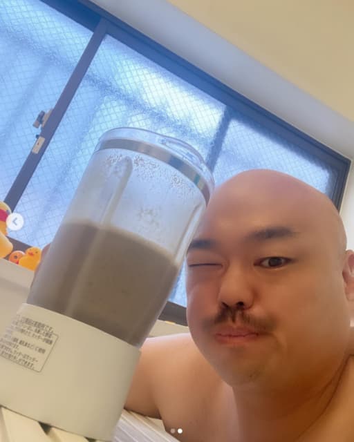 トレーニング後のクロちゃん「謎色スムージー」が話題！