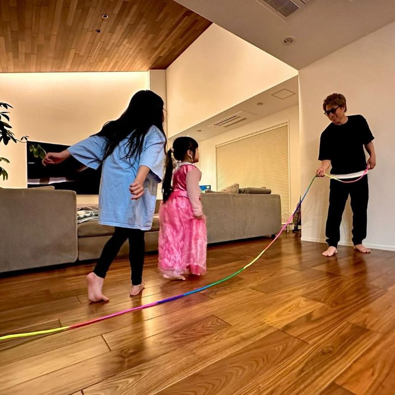 田村淳が家族と大縄跳び「家で大縄、いいなぁ」