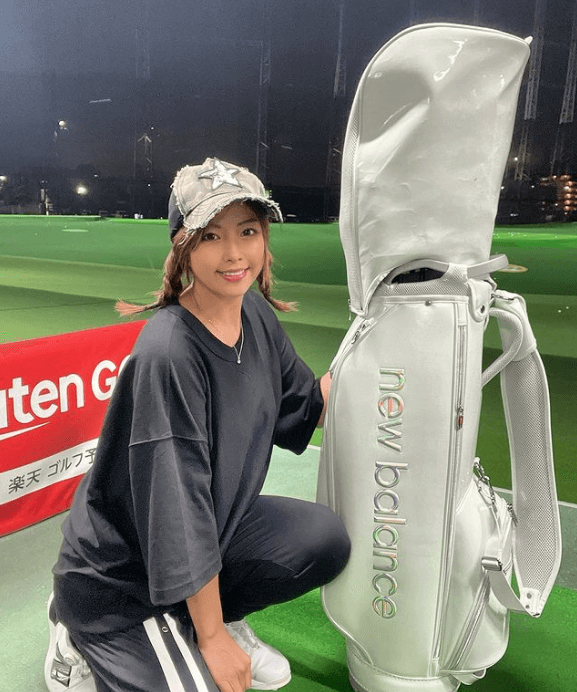 人気ゴルフ女子・あおい夏海「大谷さんと同じニューバランス」！と微笑みショットを披露