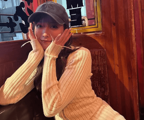 「めちゃくちゃ美人」美女タレント、大阪”本場のたこ焼き”に感激！店内美ショットが美しすぎとファン歓喜「めっちゃ可愛い」