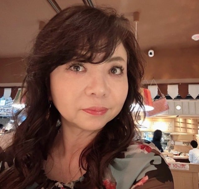 ハイヒール・モモコがKITTEの地下でサクッとランチ！