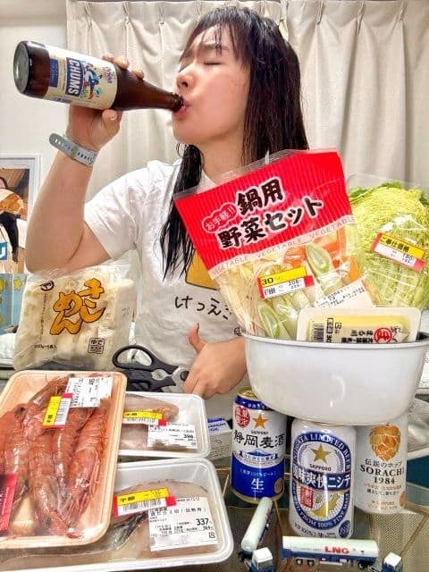トラックめいめい、仕事の後は半額海鮮鍋！ビール片手に冬を満喫する姿にファン「割引の達人！」