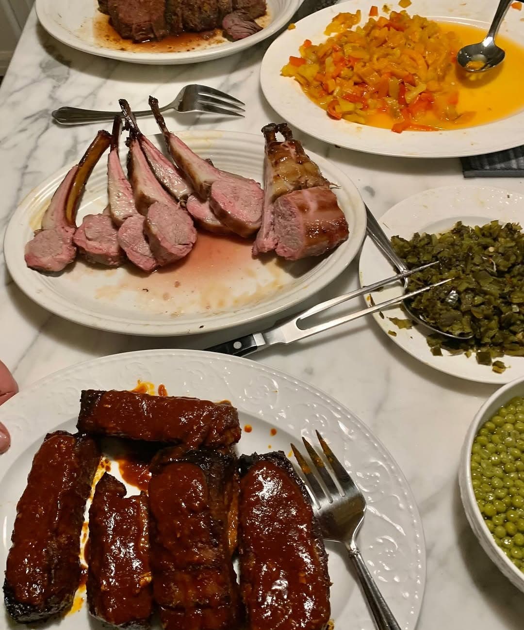 「もう神~」桃井かおり、お隣さんとTHE American な神食卓を公開！