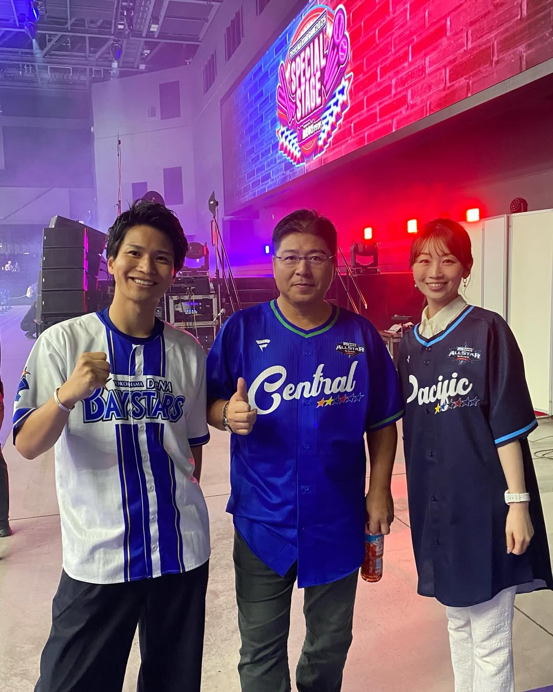 フリーアナウンサー・山田みきとし、オールスタースペシャルステージでのMC3名によるスリーショットを公開！