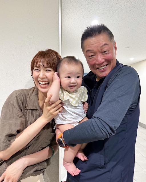 「眞鍋監督がじぃじのようだ😂」🏐木村沙織が微笑ましいスリーショットを公開💖