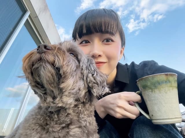 「外で少し、お茶してます。」Cocomi、最近は休憩中に◯◯とまったり！