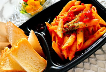 渡辺美奈代、華やかなペンネ弁当を披露「お弁当作り楽しもう」