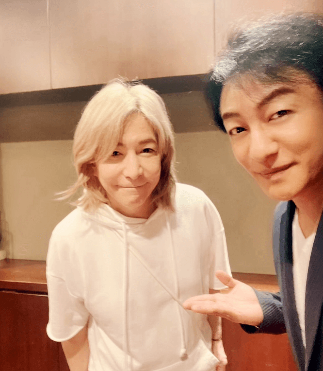 片岡愛之助、新橋演舞場で『カルメン故郷に帰る』を観劇！小室哲哉も感動