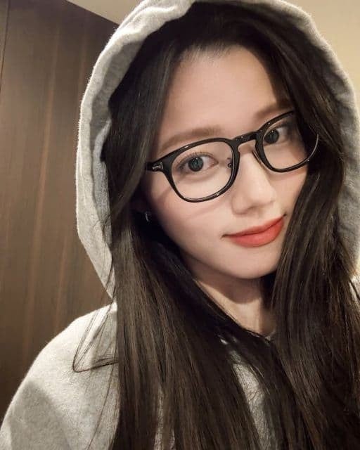 CBC中村彩賀アナ、フード姿のメガネショット公開 に「今日もめちゃくちゃ可愛い」