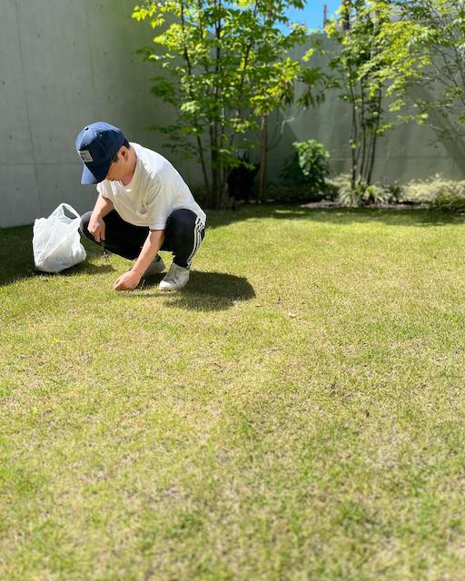 爆問・田中が雑草取りに奮闘🌿山口もえが夫婦共同作業の様子を公開！