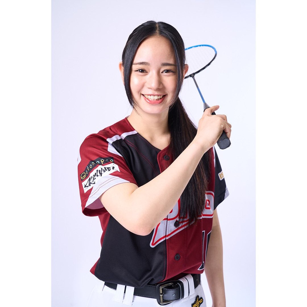 女優兼タレント・宮城弥生、大好きなバドミントンの写真を複数枚アップし「何枚目が好き！？」とファンに問いかける