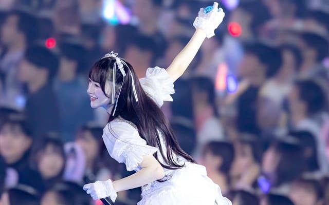 まさかのサブマリン!?イコラブ 音嶋莉沙のサインボールの投げ方にファンから反響