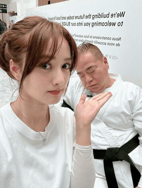 谷まりあ、出川哲朗との仲良し写真大公開