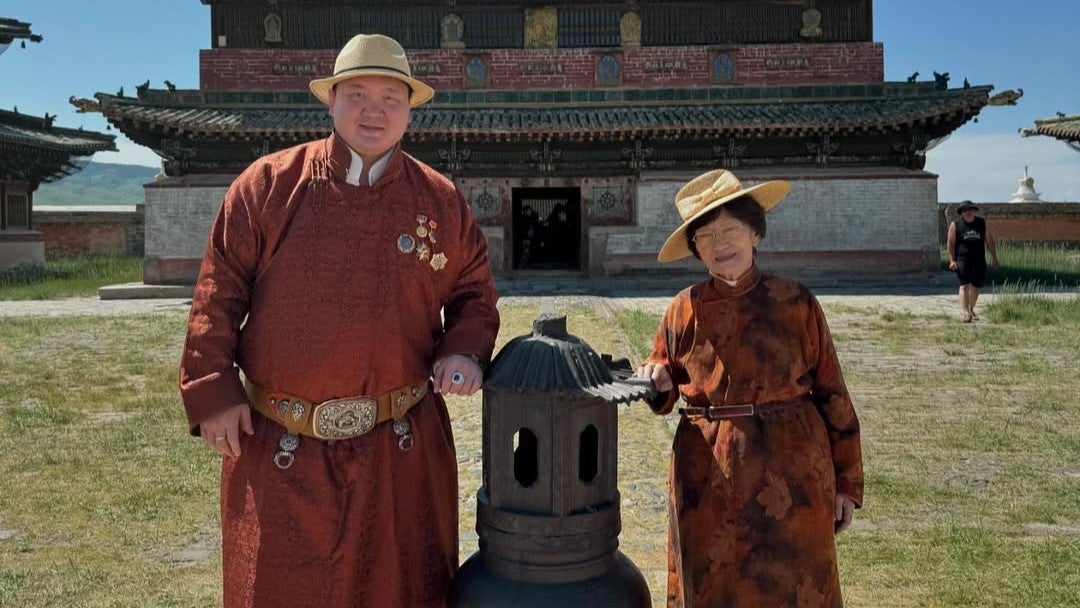 第69代横綱 白鵬翔が母と歩いた原点の地　相撲界引退後の穏やかな素顔