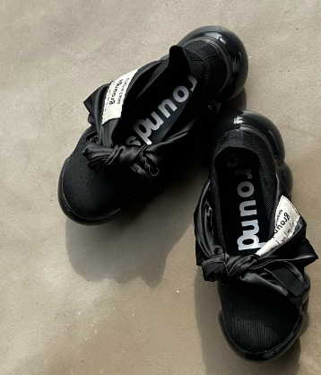 鎮西寿々歌、“NEWKAWAIIシューズ”でマネージャーとお揃いコーデ披露！