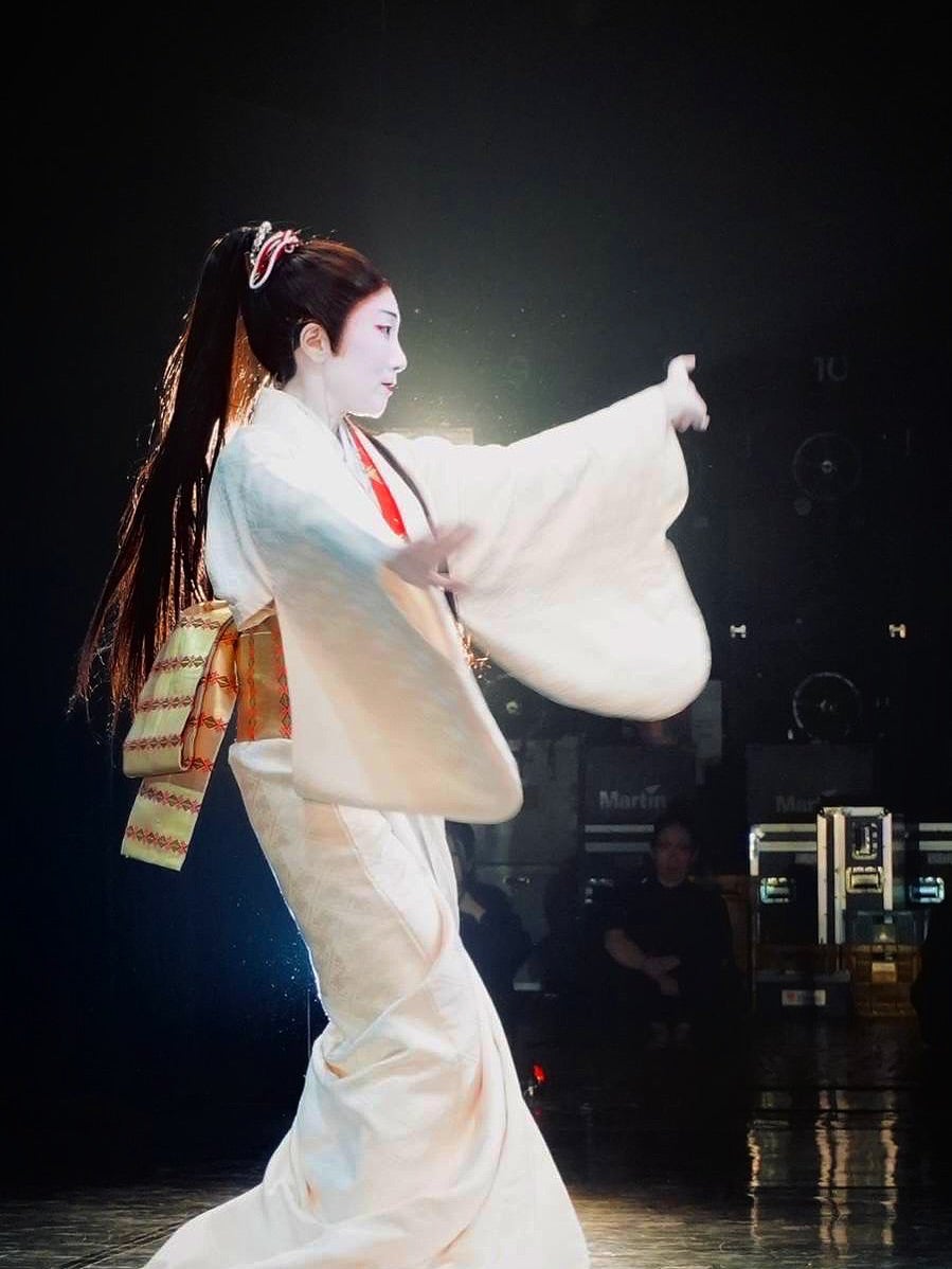 舞踏家・尾上紫が“アメノウズメ@ボレロ”で美しく舞う