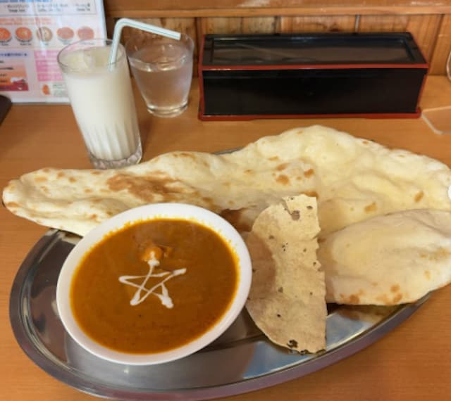 川澄奈穂美、新潟で本場カレーを堪能！『ナンが私の顔くらい大きい』