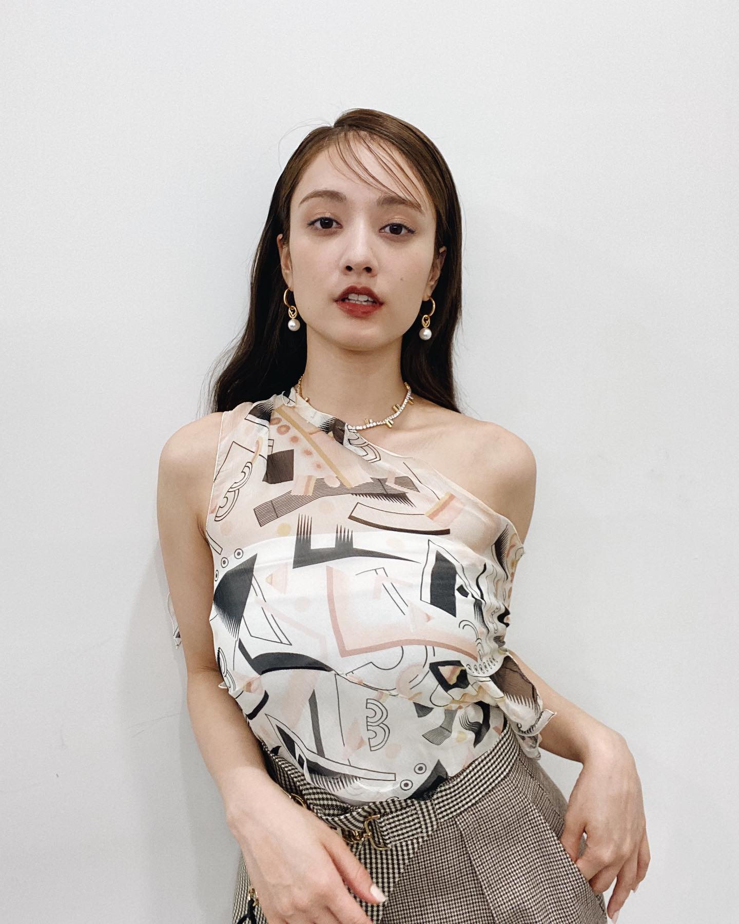 谷まりあさんの世界💃📸上品な雰囲気と可愛さがMIXされたソロショット投稿